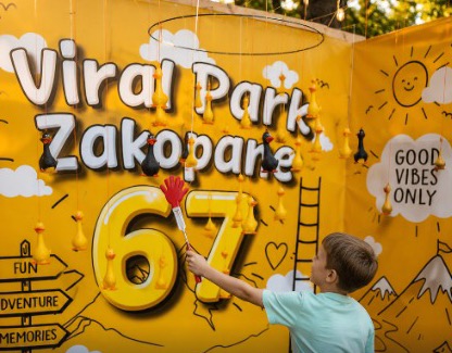 Foto-strefy — żółta ściana Viral Park Zakopane 67